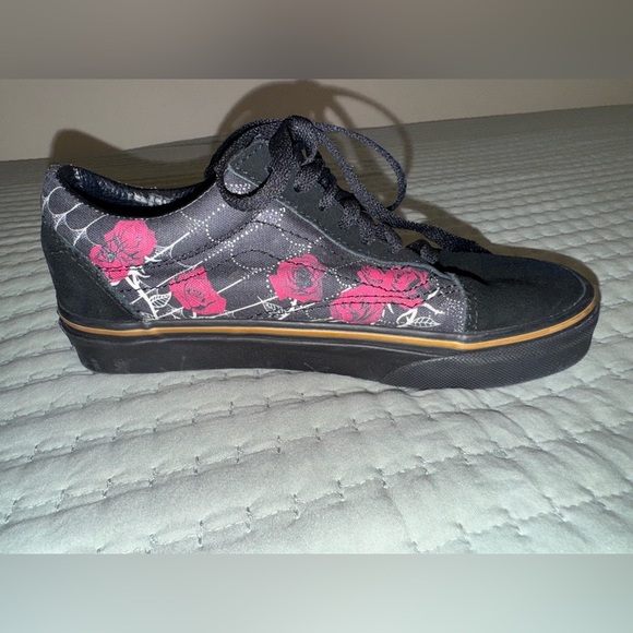 Vans Old Skool Black Spider Roses size 4 mens 5.5 women’s sneakersVGUC worn once - Picture 6 of 9